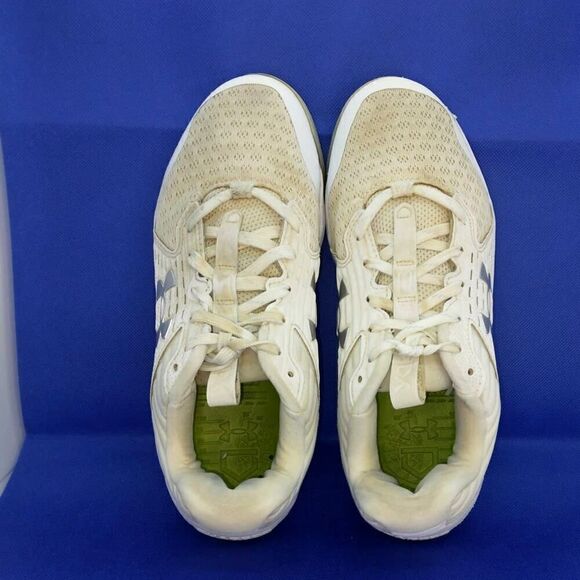Under Armour Molded Men\'s Pre-owned White/Silver Baseball Cleats - sz. 6 1/2